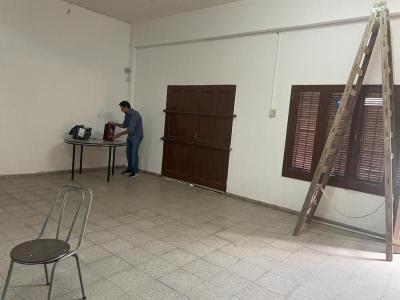 Oficinas y Locales Venta Santiago Del Estero Alquilo amplio salón apto para consultorios.